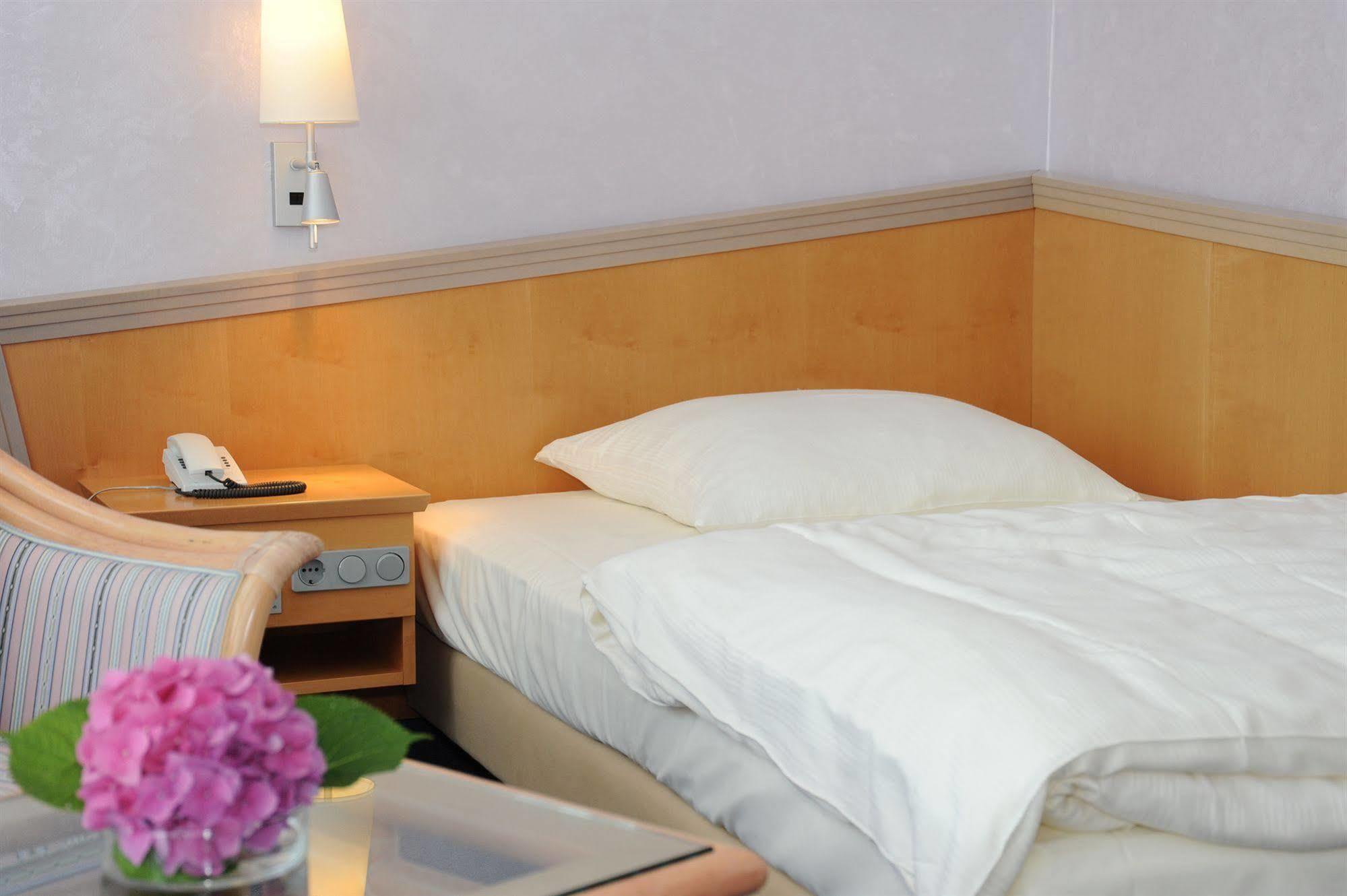 Kronenhotel Stuttgart Habitación foto